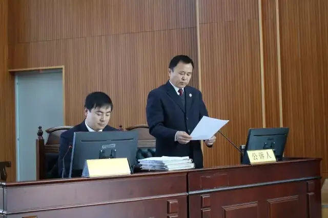 为了拆穿黑某某的谎言,保证诉讼的顺利进行,蔡永明全面审查在案证据