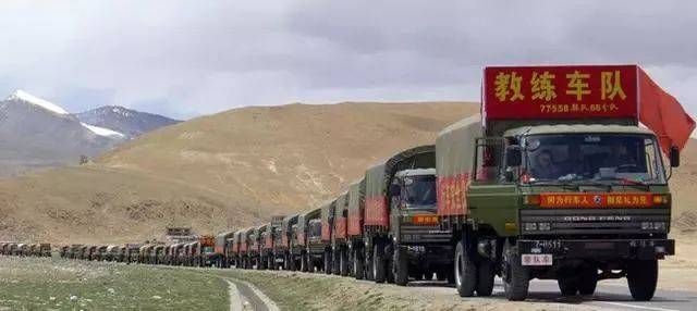 看看中国部队军车是如何停放的,现在知道中国军人为啥这么牛了吧
