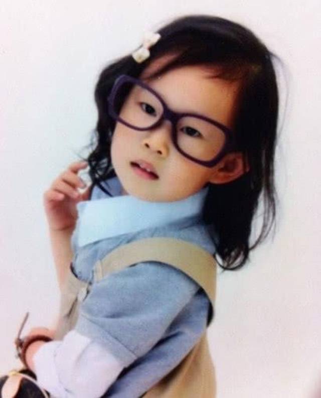 小沈阳的丑女儿沈佳润女大十八变自信展示自己成为小网红