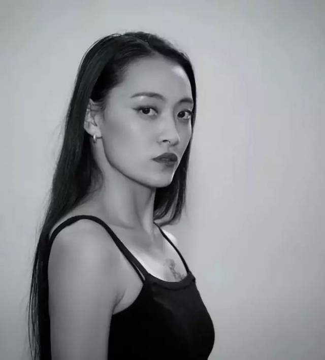 小金花(董继兰) 出生于大理剑川,11岁时被杨老师选中参加《云南映象》