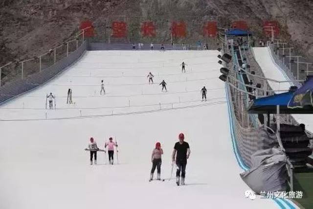 造雪机：让雪花飞舞的艺术