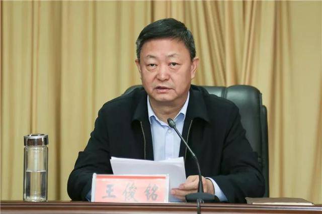 市委常委,县委书记王俊铭出席会议,并就两个街道下一步工作提出要求.