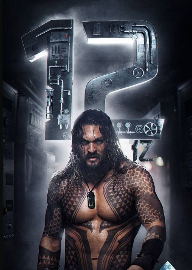 "杰森·莫玛"摆出了wwe拳击手登场时的pose,可谓是霸气十足呢