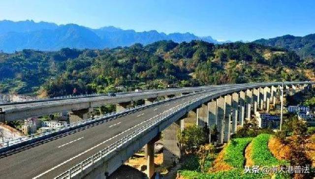 5折的优惠政策;货车通行贫困山区s73邓保高速谷城至保康北段,g4213麻