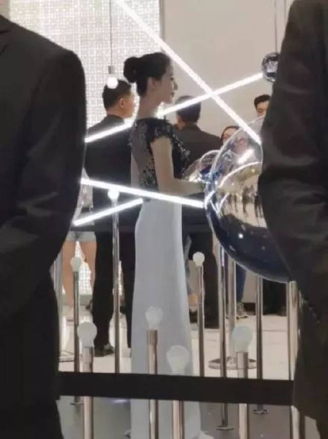 亲妈把我睡成了扁头,各种发型丑哭了怎么办?