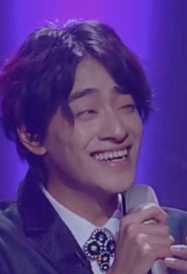 郑云龙笑成金馆长不做好表情管理可会被粉丝做成表情包哦