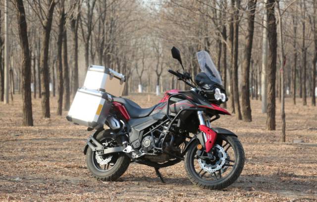 聊一款表现全面的国产休旅车型,外观威猛,通过性不俗!——赛科龙rx3s