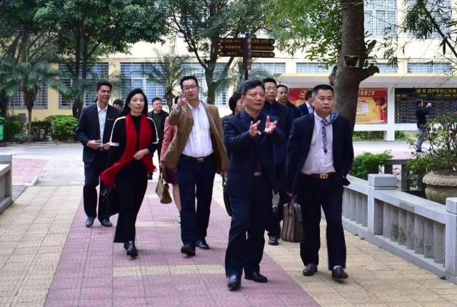 观察员和以蔡鹏图校长的专家组一行10人,在惠安县教育局舒财锋副局长