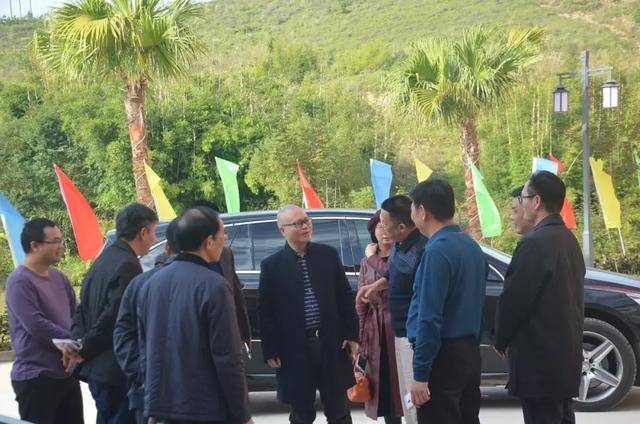 并介绍了我县特色农业和电商发展的基本情况,期盼莫教授能为紫金县