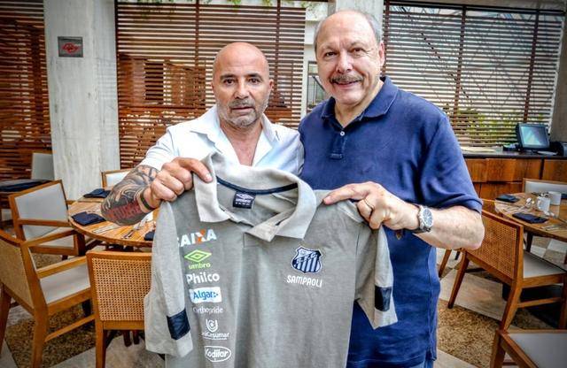 桑保利和佩雷斯现年58岁的桑保利,出自阿根廷的纽维尔老伙计,自称是"