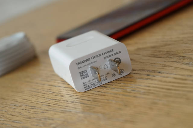 炫彩蜜语红 自拍极点全面屏 华为nova 4开箱