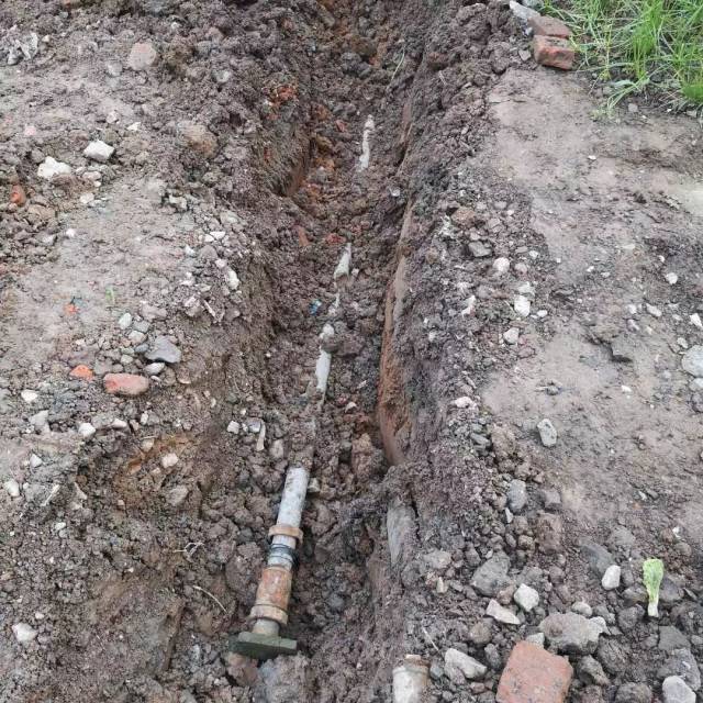 庄泉村自来水管道埋放太浅?看自来水公司如何回复
