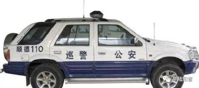 90年代晚期,上白下蓝的桑塔纳成了那个年代的符号 2000年以后警务车