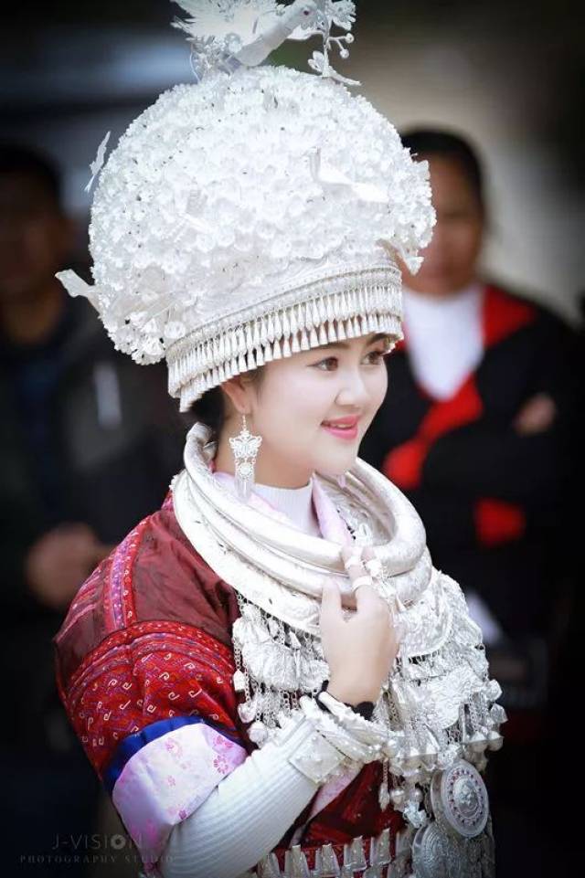杨胜美新歌《情醉阿哥阿妹》,甜美歌声唱出浓浓乡情