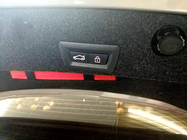 电动尾门有什么好处?看完你就知道了,宝马3系加装智能电动尾门