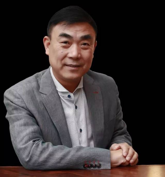 我们的故事江苏卡思迪莱服饰有限公司总裁李志明恋上军装一辈子