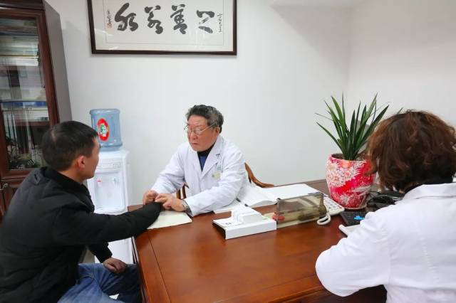 工作中的刘方柏