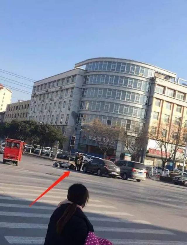2018年12月17日,在濮阳市开州路与古城路交叉口处发生一起车祸事故.