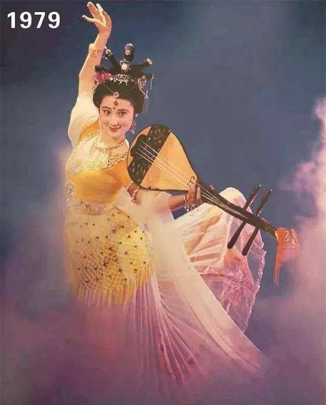 1979年,舞剧《丝路花雨》亮相北京,开创了中国风格的敦煌舞派.