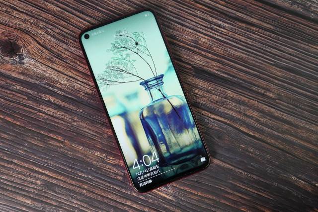 华为nova4上手图赏:后置4800万三摄 屏幕盲孔方案_手机搜狐网