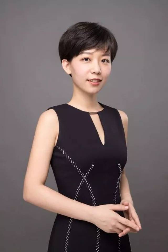 casey老师 毕业于carnegie mellon university 曾任职于纽约现代艺术