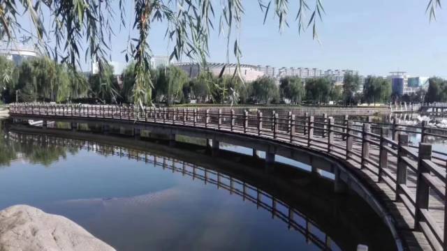 上美商业广场热烈祝贺华亭撤县升市