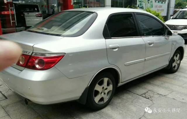 永安新安林大姐一辆老款本田飞度要卖一万五,车款很好,欢迎看车!