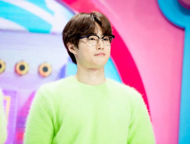 神仙哥哥的颜值必须磕!exo《人气歌谣》现场官照公开