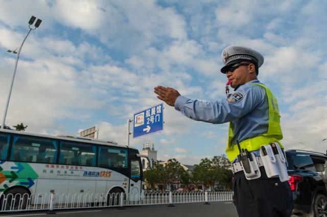 罕见!改革开放40年 看珠海交警震撼变化 交通文化