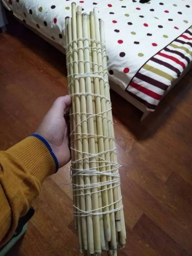 自己动手,装备全有,钓友自制芦苇浮漂,都可以当艺术品保留了