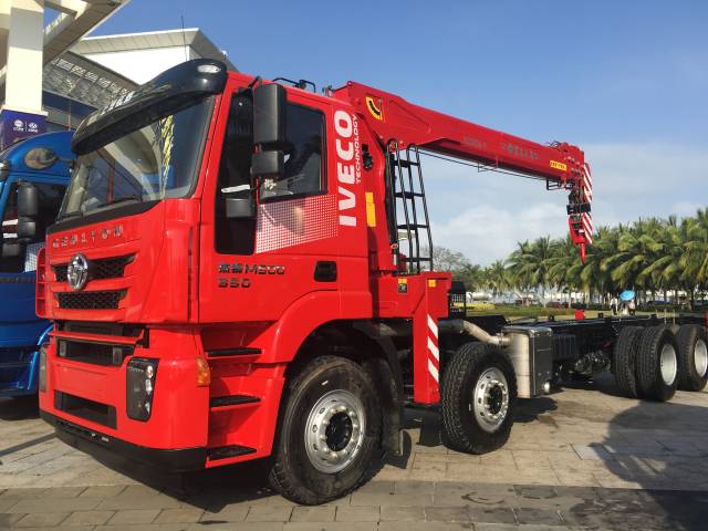 红岩杰狮m500搅拌车