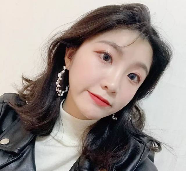 靠尬演吸粉千万,连吹上天的颜值也是照骗,papi酱却大力推她