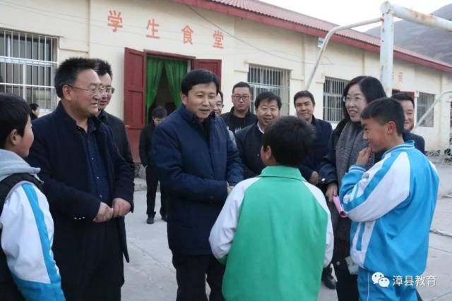 先后深入我县殪虎桥瓦房小学,石川中学,漳县职专等学校,实地调研我县