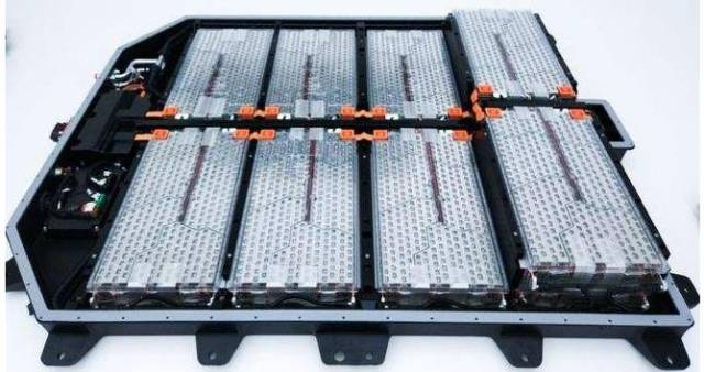 方形硬壳电池壳体多为铝合金,不锈钢等材料,内部采用卷绕式或叠片式