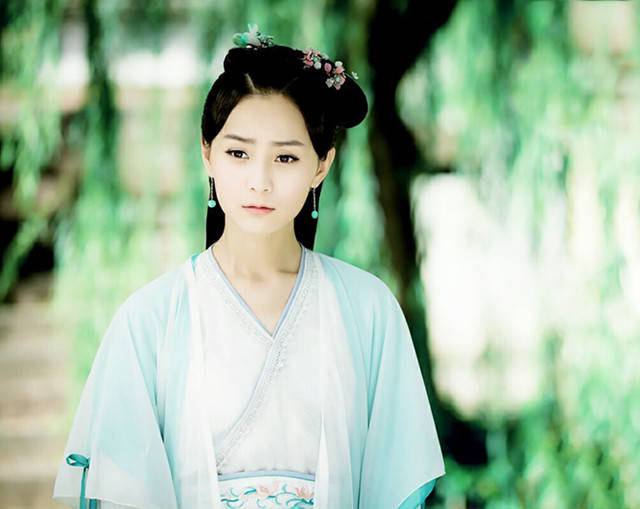 《火王》丫鬟"醒秋"扮演者,在现代戏中超美,颜值不输女主景甜