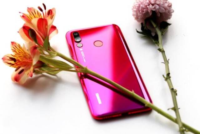 华为nova4和oppo r17哪个值得入手?两者外观与照相对比