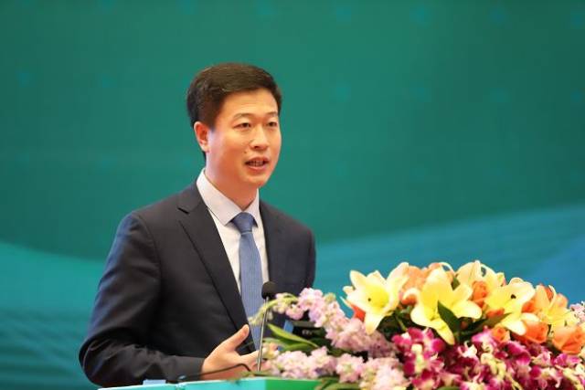 教育部国际司副司长李海,教育部留学服务中心副主任徐培祥,广州市副