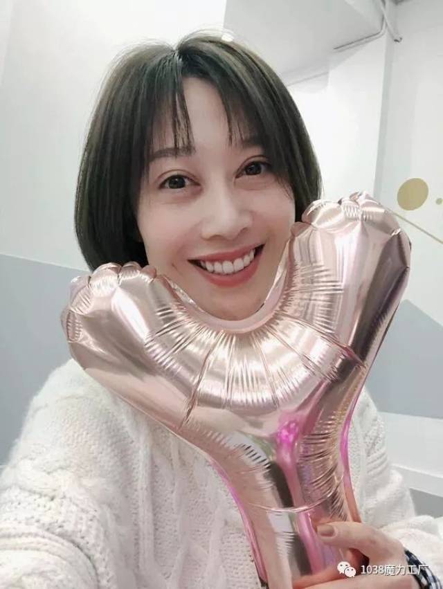 12月25日,1038主持人都在这里?《哈哈一笑很倾城》,今夜带你嗨翻天!