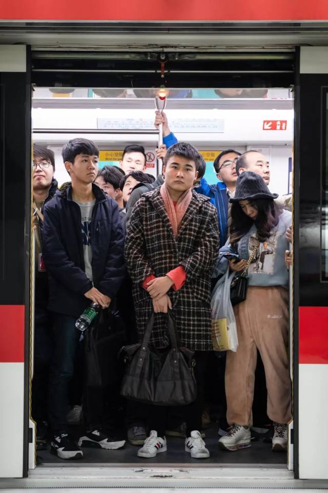 给地铁安全门拍照的第111张照片杭州地铁专题