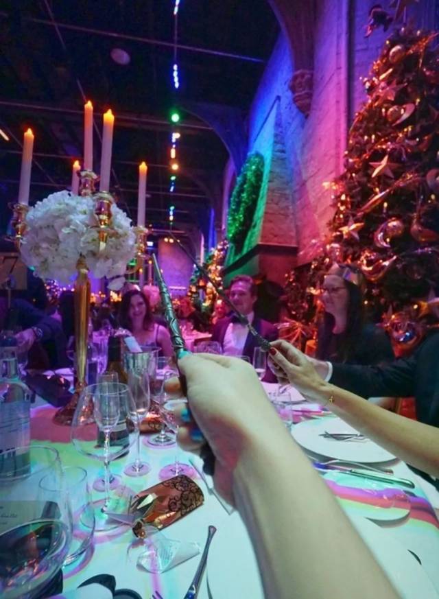 赶快预定霍格沃茨魔法学院的圣诞晚餐!