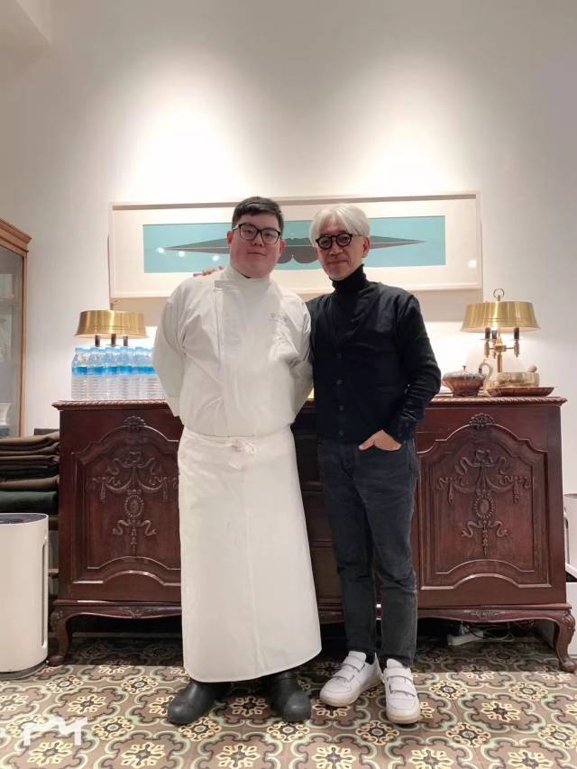 宴锦堂主理人与教授