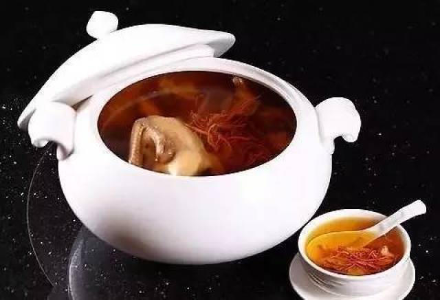 阿胶红枣炖花胶