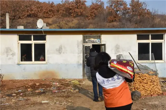 "清水慈善"为瓦房店市瓦窝镇卢屯村送温暖!