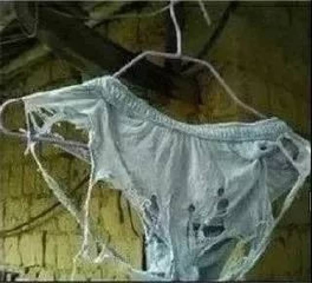 但是你们说内裤破成这样, 还不愿意换 作为一个内裤拥护者, 小编腋