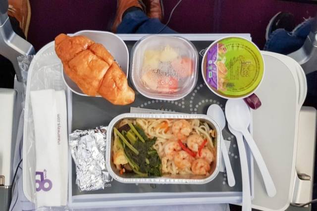 我安全抵达 清迈 ,下机前,泰航空姐的送行亲切可爱.