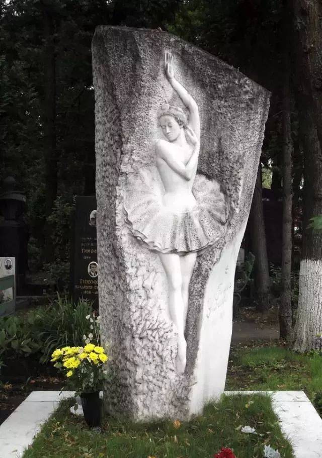 体味生命与历史的深邃,这里沉睡着俄罗斯最伟大的灵魂