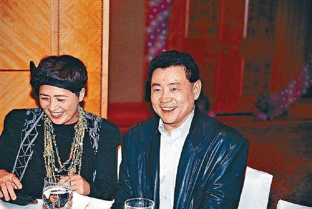 刘銮雄发妻宝咏琴为他卖掉嫁妆陪他白手起家最终却成全了甘比