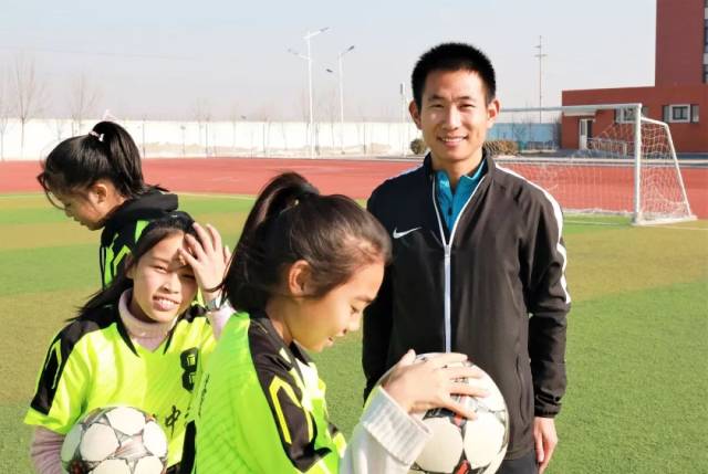 校园足球孕育梦想绿茵逐鹿彰显青春记垦利区郝家镇中学体育教师田凯瑞