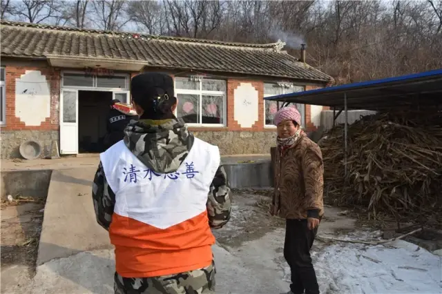 "清水慈善"为瓦房店市瓦窝镇卢屯村送温暖!
