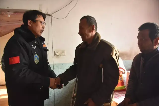 徐绍峰 大爷腿部有残疾,身体不好,夫妻俩均有智力障碍,无儿无女.